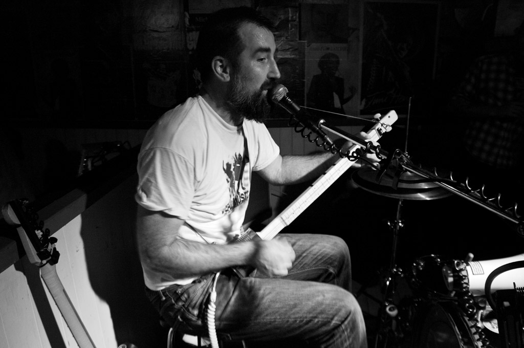 2014-10-17_TongueTiedTwin-05